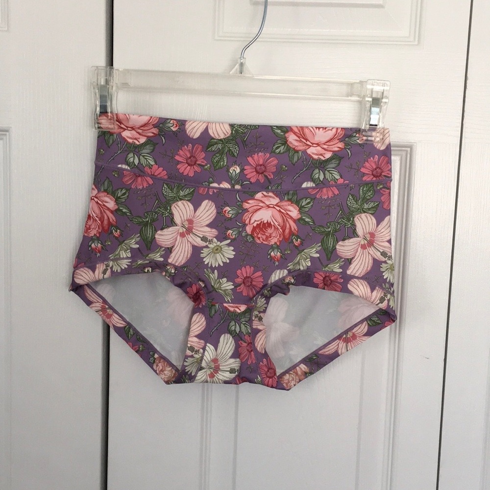 Set of 6 women’s panties. Beautiful floral print